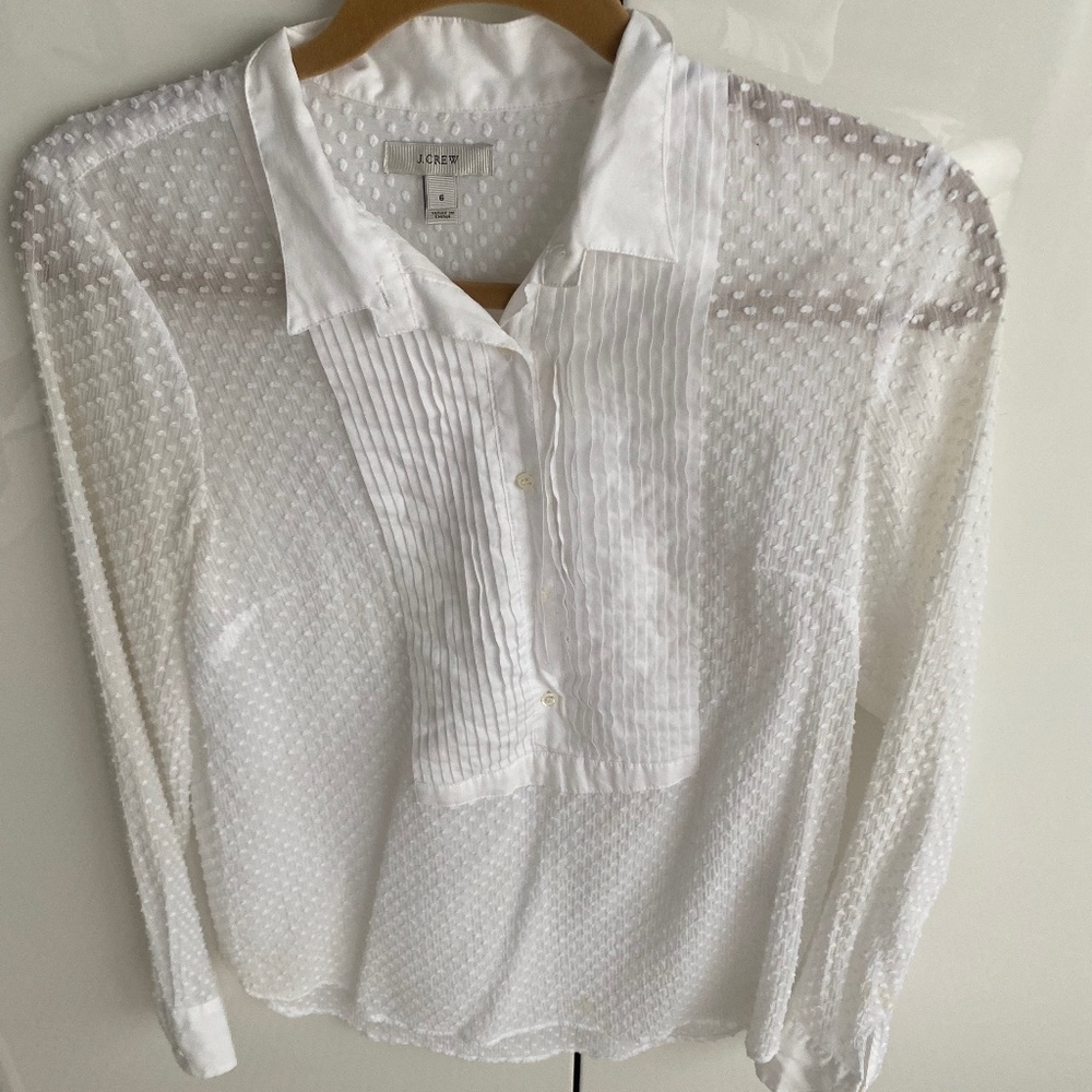 Tuxedo front, swiss dot, white blouse - Light and airy